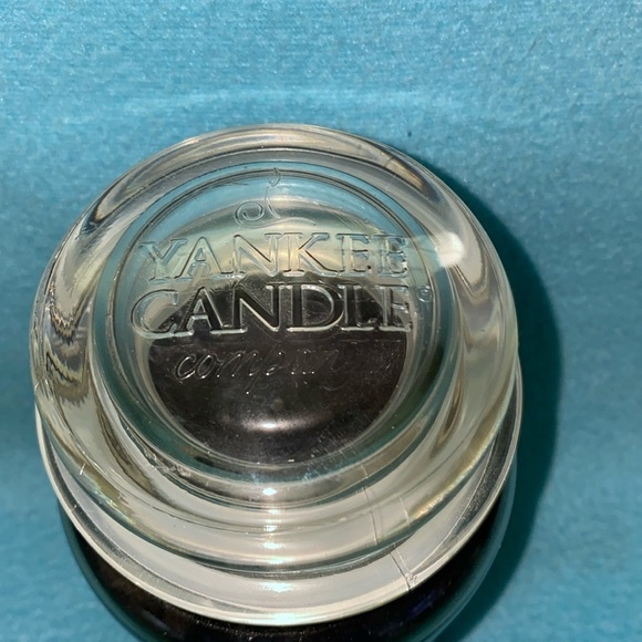 YANKEE Berrylicious 22 oz. CANDLE RARE
SCENT - Picture 3 of 6